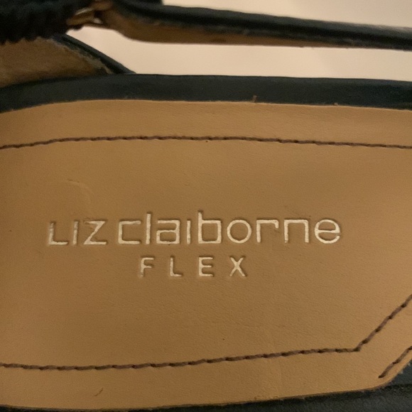 Liz Claiborne Green Flex Classic Cut-out Sides Pointed Toe Heels. 10M - Picture 9 of 15